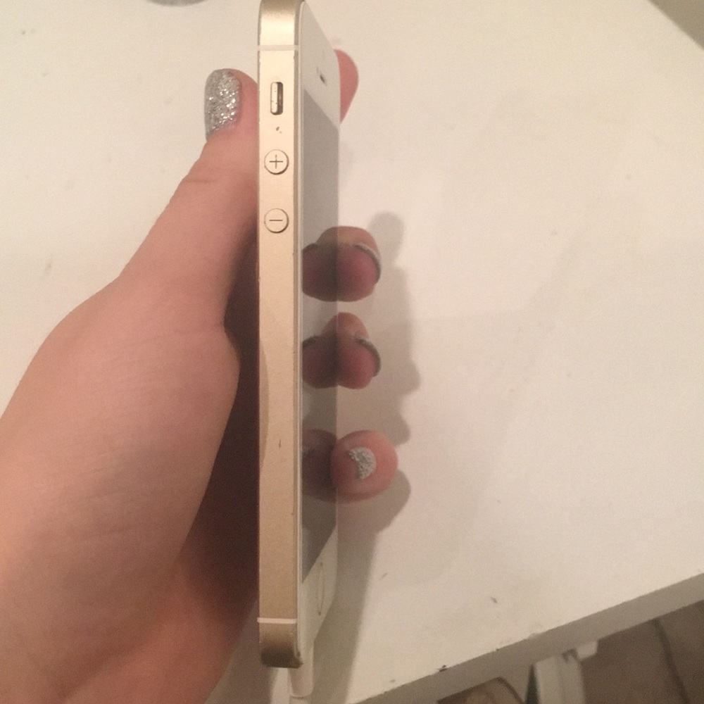 iPhone 5 - Picture 3 of 4